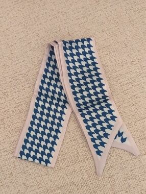 Blue Twilly with Beige Border